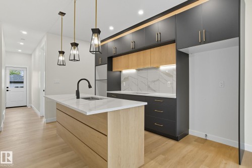 9007 153 Street, Edmonton, AB - Indoor Photo Showing Kitchen With Double Sink With Upgraded Kitchen