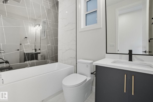 9007 153 Street, Edmonton, AB - Indoor Photo Showing Bathroom