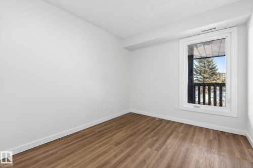 135 Surrey Gardens, Edmonton, AB - Indoor Photo Showing Other Room