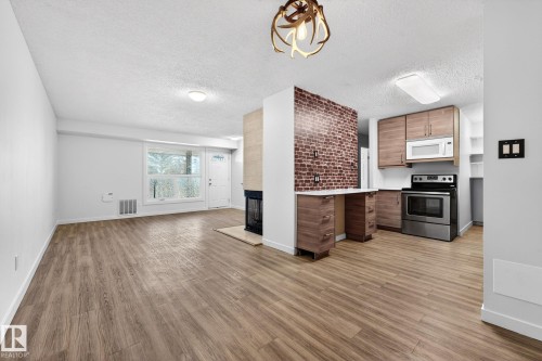 135 Surrey Gardens, Edmonton, AB - Indoor