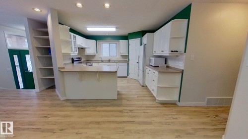 9331 103 Avenue, Edmonton, AB - Indoor Photo Showing Kitchen