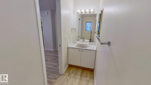 9331 103 Avenue, Edmonton, AB - Indoor Photo Showing Bathroom