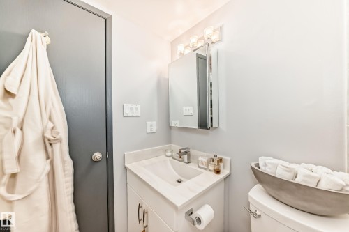 314 10148 118 Street, Edmonton, AB - Indoor Photo Showing Bathroom