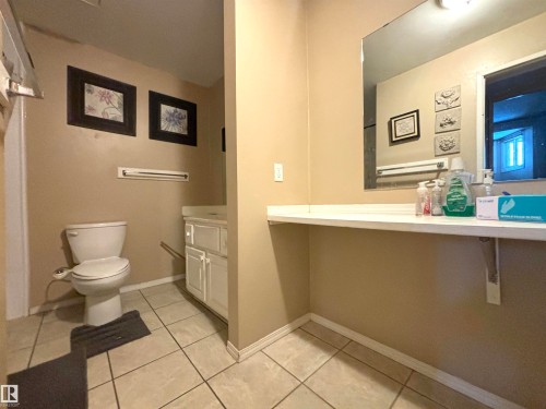 5955 40 Avenue, Edmonton, AB - Indoor Photo Showing Bathroom