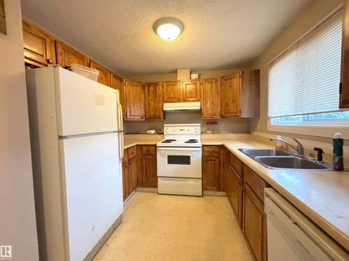 5955 40 Avenue, Edmonton, AB - Indoor Photo Showing Kitchen With Double Sink