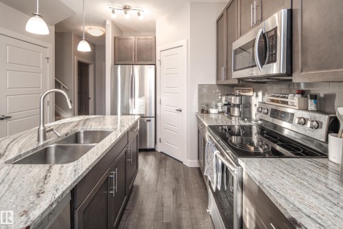 Edmonton, AB - Indoor Photo Showing Kitchen With Stainless Steel Kitchen With Double Sink With Upgraded Kitchen