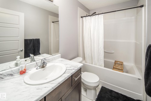 Edmonton, AB - Indoor Photo Showing Bathroom