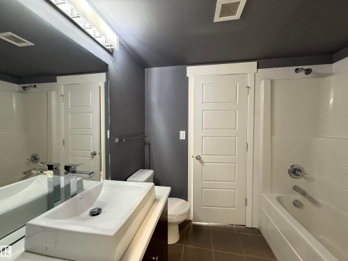 611 11425 105 Avenue, Edmonton, AB - Indoor Photo Showing Bathroom