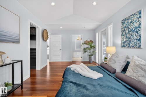 9714 87 Street, Edmonton, AB - Indoor Photo Showing Living Room