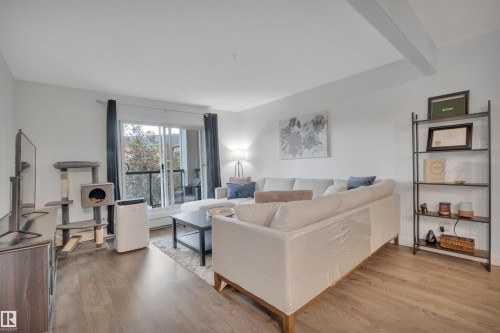 264 11517 Ellerslie Road, Edmonton, AB - Indoor Photo Showing Living Room