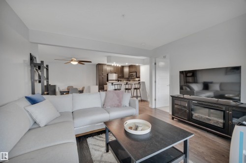 264 11517 Ellerslie Road, Edmonton, AB - Indoor Photo Showing Living Room