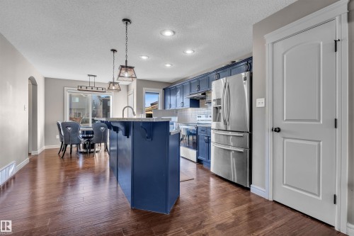 3131 14 Avenue, Edmonton, AB - Indoor Photo Showing Kitchen