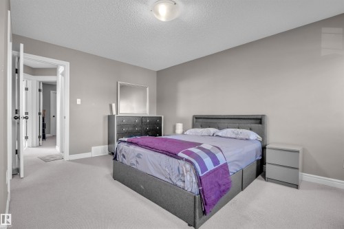 3131 14 Avenue, Edmonton, AB - Indoor Photo Showing Bedroom