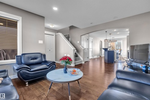 3131 14 Avenue, Edmonton, AB - Indoor Photo Showing Living Room