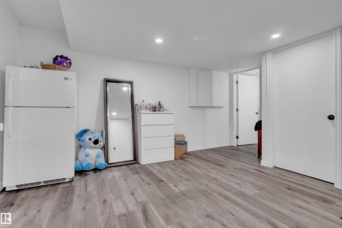3131 14 Avenue, Edmonton, AB - Indoor Photo Showing Other Room