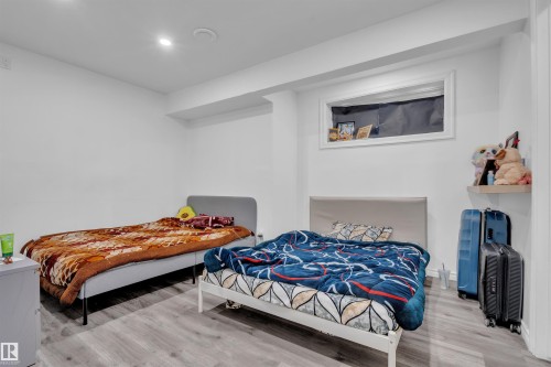 3131 14 Avenue, Edmonton, AB - Indoor Photo Showing Bedroom