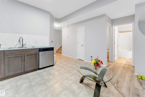 6 6520 2 Avenue, Edmonton, AB - Indoor Photo Showing Other Room