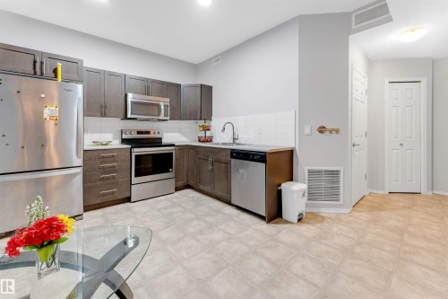 6 6520 2 Avenue, Edmonton, AB - Indoor Photo Showing Kitchen With Stainless Steel Kitchen