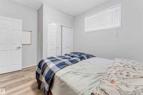 6 6520 2 Avenue, Edmonton, AB - Indoor Photo Showing Bedroom