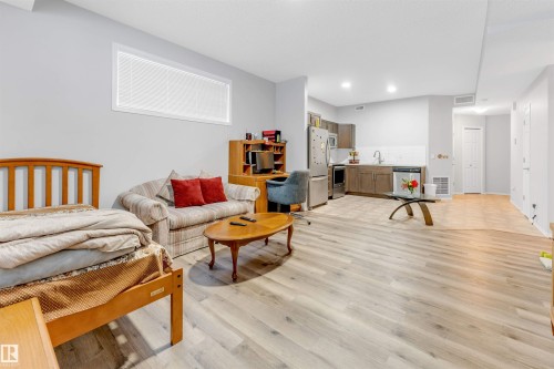 6 6520 2 Avenue, Edmonton, AB - Indoor Photo Showing Living Room