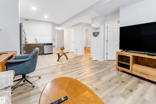 6 6520 2 Avenue, Edmonton, AB - Indoor