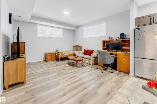 6 6520 2 Avenue, Edmonton, AB - Indoor