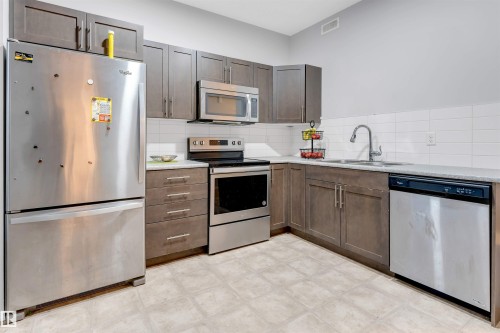 6 6520 2 Avenue, Edmonton, AB - Indoor Photo Showing Kitchen With Stainless Steel Kitchen