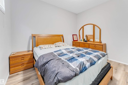 6 6520 2 Avenue, Edmonton, AB - Indoor Photo Showing Bedroom