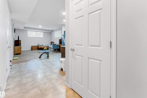 6 6520 2 Avenue, Edmonton, AB - Indoor Photo Showing Other Room