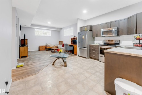 6 6520 2 Avenue, Edmonton, AB - Indoor Photo Showing Kitchen With Stainless Steel Kitchen