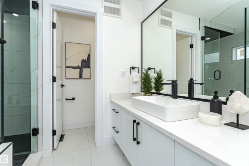 9622 86 Street, Edmonton, AB - Indoor Photo Showing Bathroom