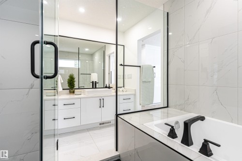 9622 86 Street, Edmonton, AB - Indoor Photo Showing Bathroom