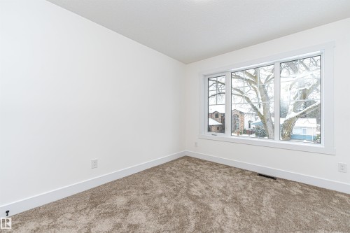 9622 86 Street, Edmonton, AB - Indoor Photo Showing Other Room