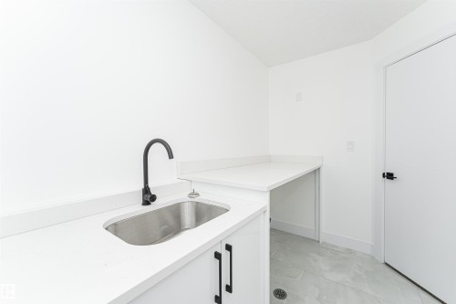 9622 86 Street, Edmonton, AB - Indoor Photo Showing Other Room