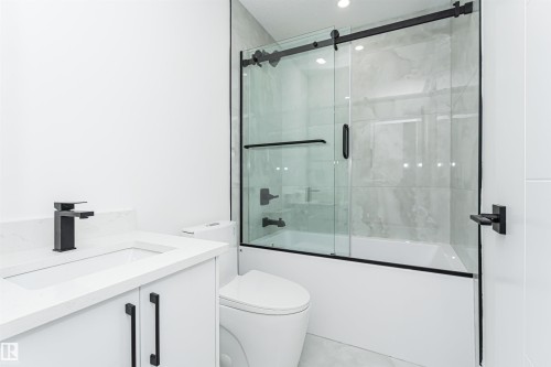 9622 86 Street, Edmonton, AB - Indoor Photo Showing Bathroom