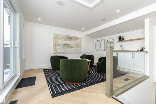 9622 86 Street, Edmonton, AB - Indoor