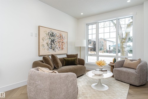 9622 86 Street, Edmonton, AB - Indoor Photo Showing Living Room