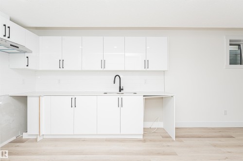 9622 86 Street, Edmonton, AB - Indoor Photo Showing Kitchen