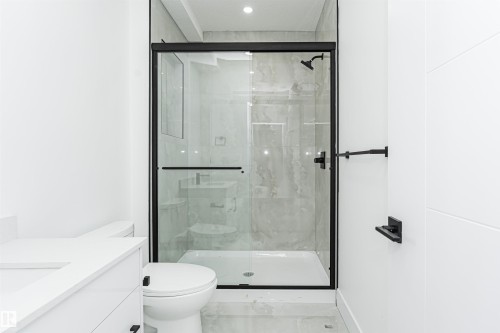 9622 86 Street, Edmonton, AB - Indoor Photo Showing Bathroom