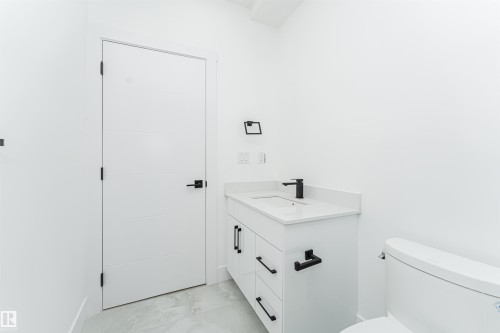 9622 86 Street, Edmonton, AB - Indoor Photo Showing Bathroom