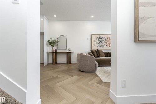 9622 86 Street, Edmonton, AB - Indoor Photo Showing Other Room