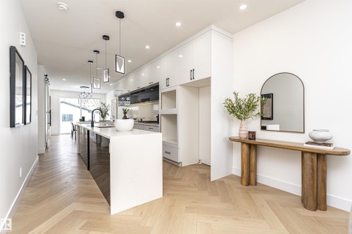 9622 86 Street, Edmonton, AB - Indoor Photo Showing Kitchen With Upgraded Kitchen