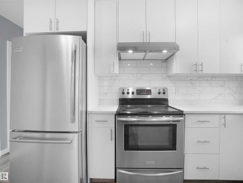 9815 159 Street, Edmonton, AB - Indoor Photo Showing Kitchen With Upgraded Kitchen