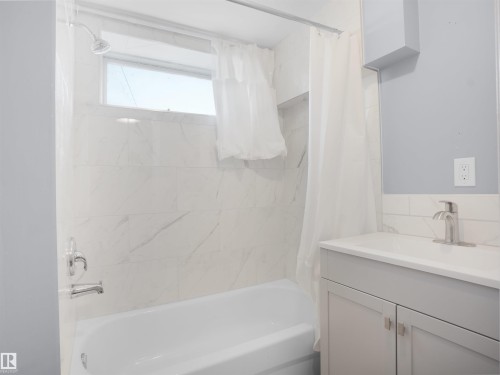 9815 159 Street, Edmonton, AB - Indoor Photo Showing Bathroom