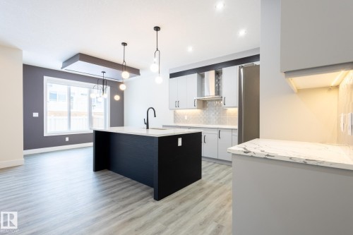 106 Edgefield Way Nw, St. Albert, AB - Indoor Photo Showing Kitchen With Upgraded Kitchen