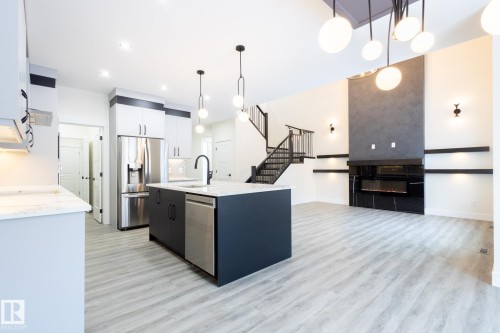 106 Edgefield Way Nw, St. Albert, AB - Indoor Photo Showing Kitchen With Upgraded Kitchen