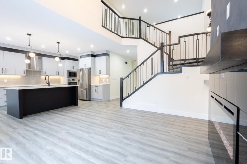 106 Edgefield Way Nw, St. Albert, AB - Indoor Photo Showing Kitchen With Upgraded Kitchen