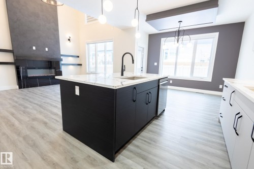 106 Edgefield Way Nw, St. Albert, AB - Indoor Photo Showing Kitchen With Upgraded Kitchen