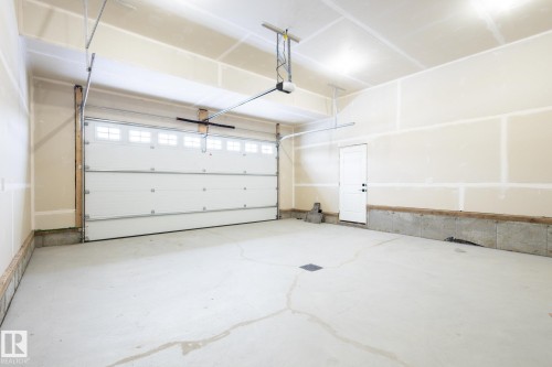 106 Edgefield Way Nw, St. Albert, AB - Indoor Photo Showing Garage