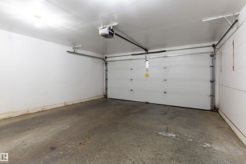 1615 Towne Centre Boulevard, Edmonton, AB - Indoor Photo Showing Garage